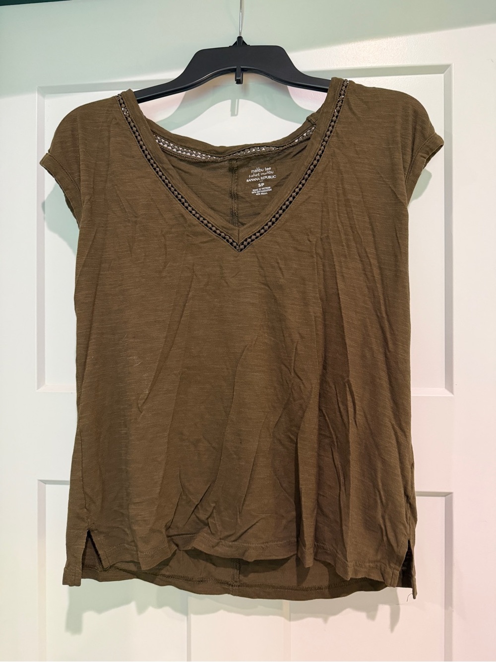 BANANA REPUBLIC Olive Green V-Neck Women's Top-Size SP